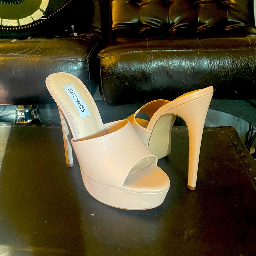 Steve Madden nude platform heels size 8 EUC
